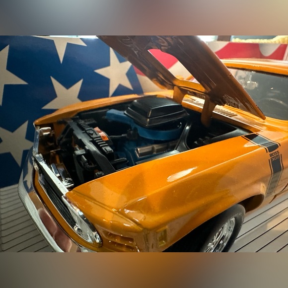 1970 FORD BOSS MUSTANG with Shaker Hood| Orange| Die Cast Metal - Picture 7 of 8